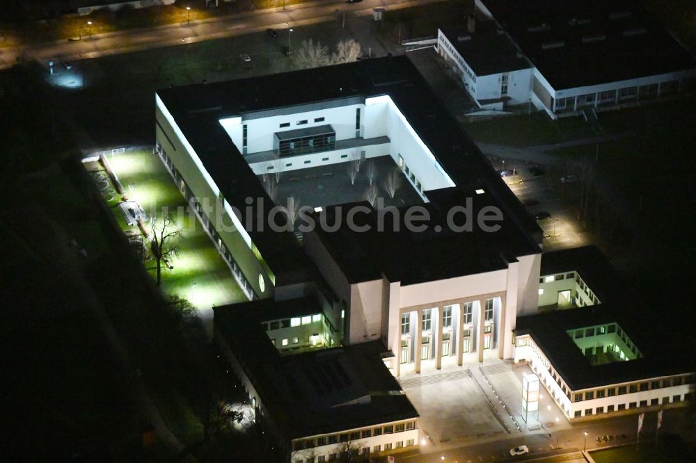 Nachtluftbild Dresden - Nachtluftbild Museums- Gebäude- Ensemble Deutsches Hygiene-Museum in Dresden im Bundesland Sachsen