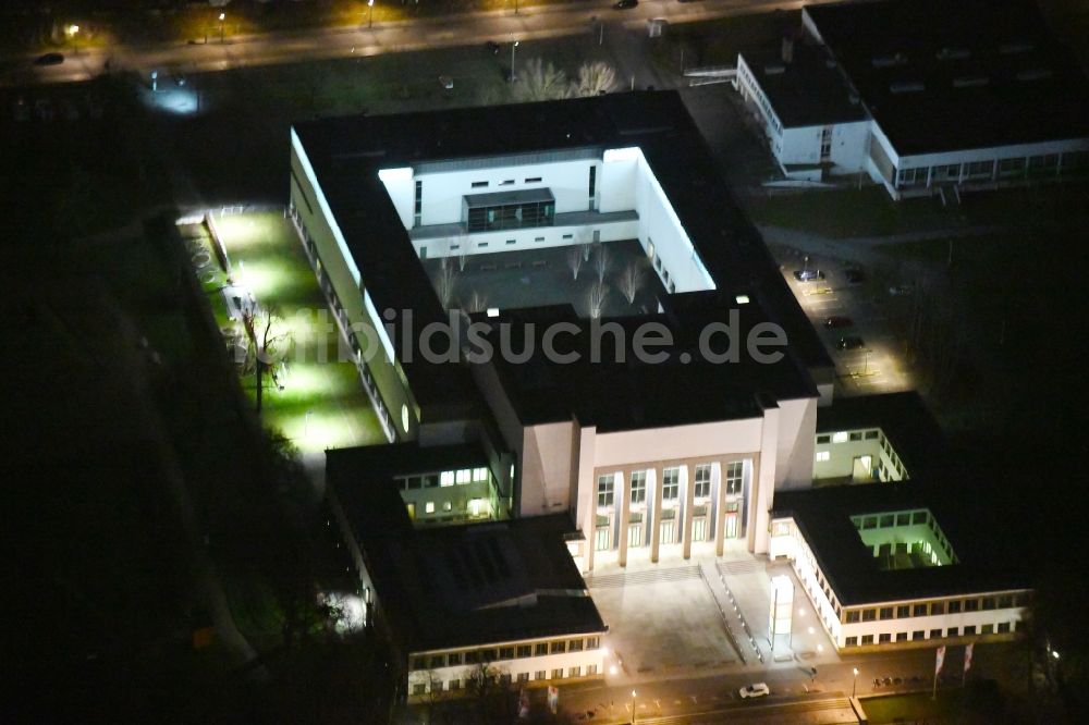 Nacht-Luftaufnahme Dresden - Nachtluftbild Museums- Gebäude- Ensemble Deutsches Hygiene-Museum in Dresden im Bundesland Sachsen