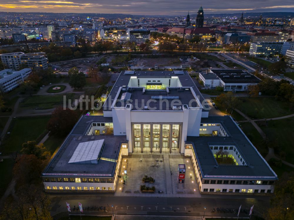 Nachtluftbild Dresden - Nachtluftbild Museums- Gebäude- Ensemble Deutsches Hygiene-Museum in Dresden im Bundesland Sachsen