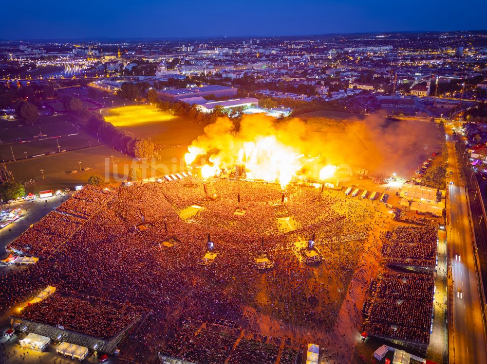 Nachtluftbild Dresden - Nachtluftbild Musik- Konzert auf der Freilichtbühne Rammstein Tour 2024 in Dresden im Bundesland Sachsen, Deutschland