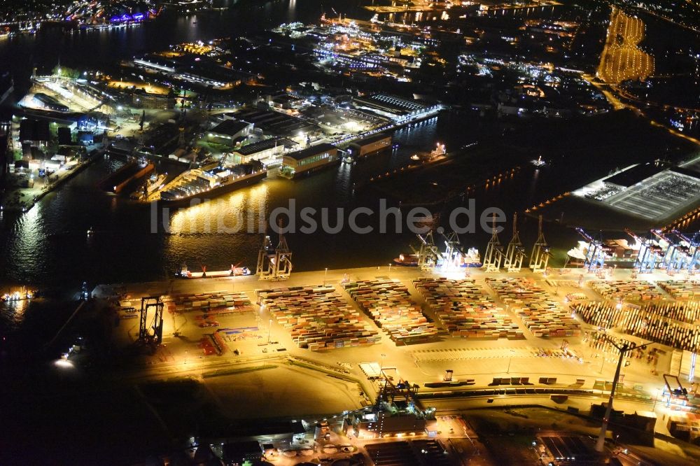 Hamburg bei Nacht aus der Vogelperspektive: Nacht- Beleuchtung des Areales Hamburger Hafen der HHLA in Hamburg