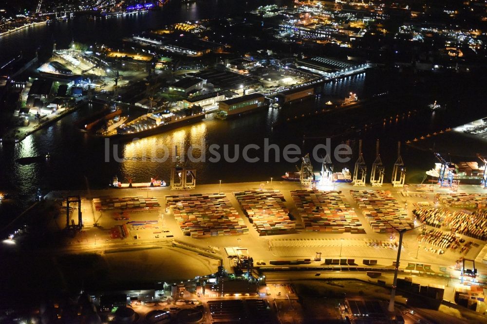 Hamburg bei Nacht aus der Vogelperspektive: Nacht- Beleuchtung des Areales Hamburger Hafen der HHLA in Hamburg