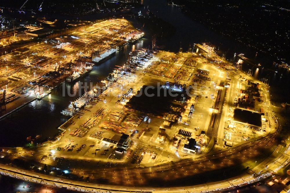 Hamburg bei Nacht aus der Vogelperspektive: Nacht- Beleuchtung des Areales Hamburger Hafen der HHLA in Hamburg