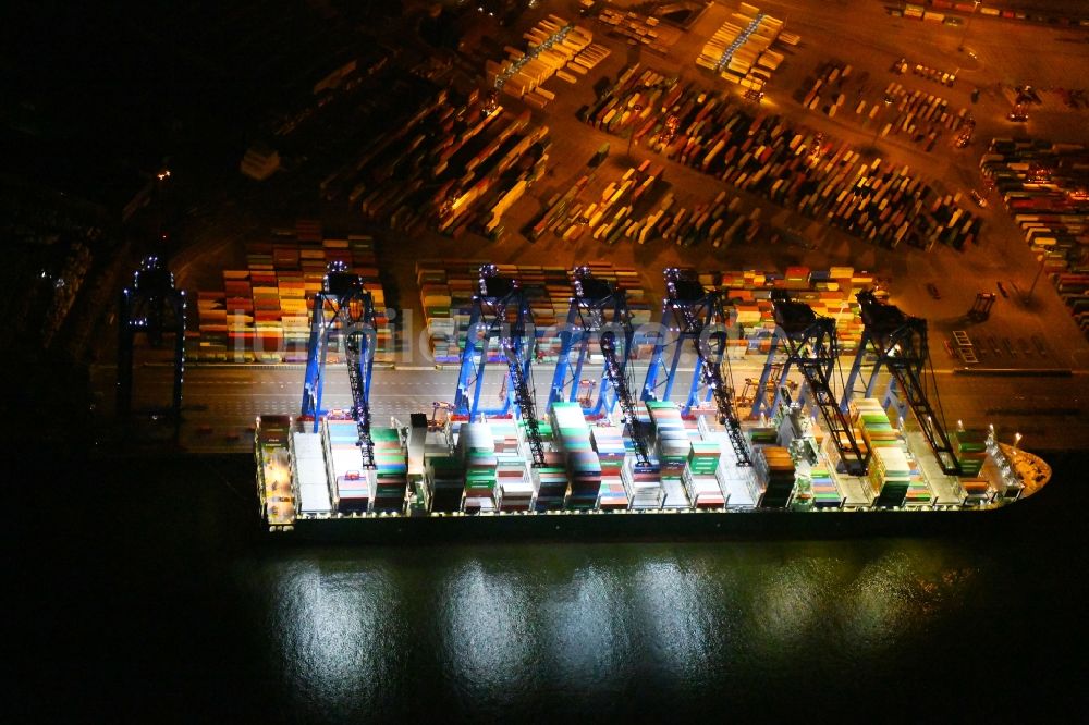 Nachtluftbild Hamburg - Nacht- Beleuchtung des Areales Hamburger Hafen der HHLA in Hamburg