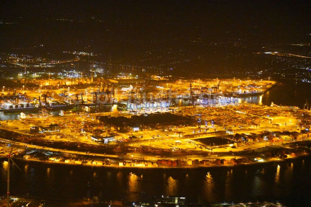 Hamburg bei Nacht aus der Vogelperspektive: Nacht- Beleuchtung des Areales Hamburger Hafen der HHLA in Hamburg