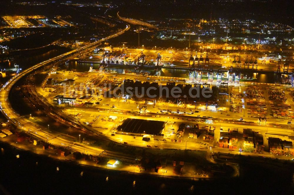 Hamburg bei Nacht aus der Vogelperspektive: Nacht- Beleuchtung des Areales Hamburger Hafen der HHLA in Hamburg