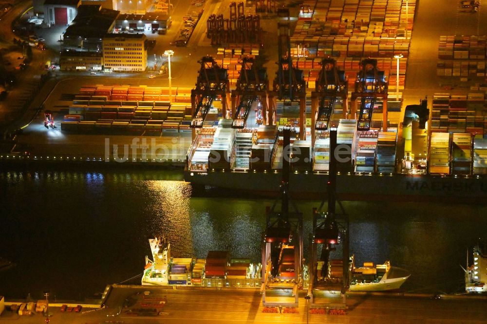 Nachtluftbild Hamburg - Nacht- Beleuchtung des Areales Hamburger Hafen der HHLA in Hamburg