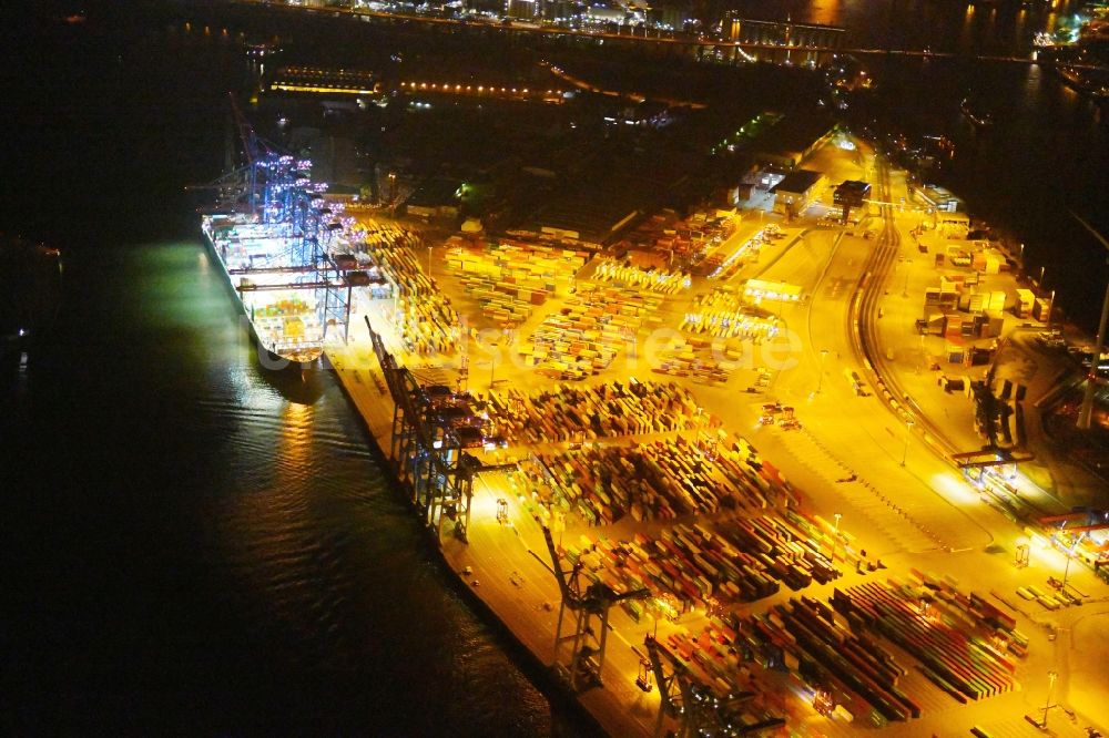 Nacht-Luftaufnahme Hamburg - Nacht- Beleuchtung des Areales Hamburger Hafen der HHLA in Hamburg