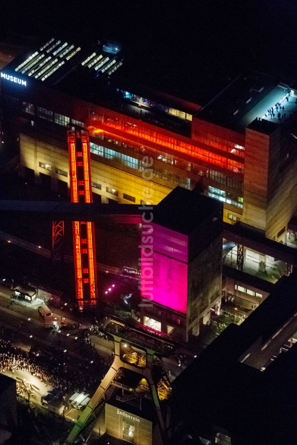 Essen bei Nacht von oben - Nacht der Industriekultur im Rahmen der Aktion Extraschicht 2012 über dem Weltkulturerbe Zollverein Essen