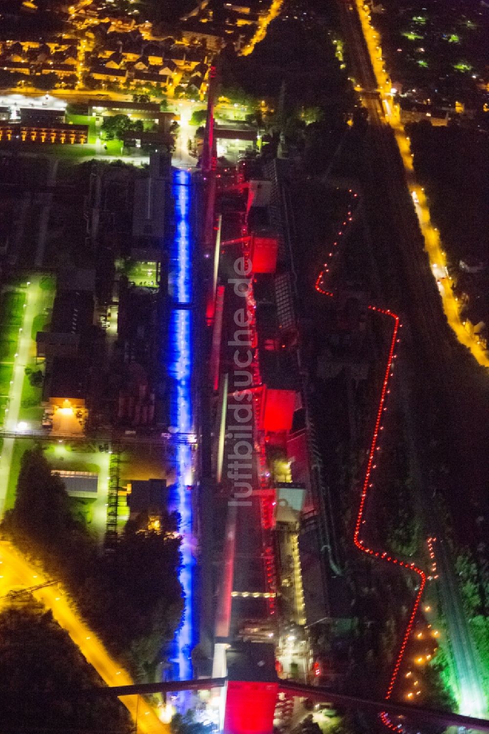 Essen bei Nacht aus der Vogelperspektive: Nacht der Industriekultur im Rahmen der Aktion Extraschicht 2012 über dem Weltkulturerbe Zollverein Essen