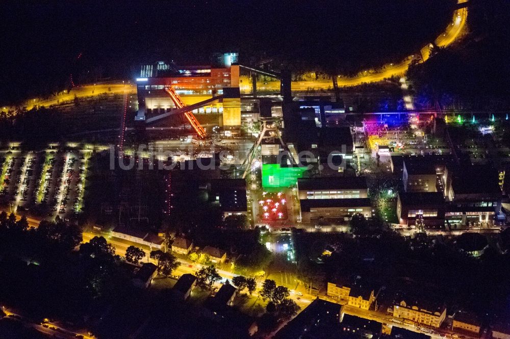 Essen bei Nacht aus der Vogelperspektive: Nacht der Industriekultur im Rahmen der Aktion Extraschicht 2012 über dem Weltkulturerbe Zollverein Essen