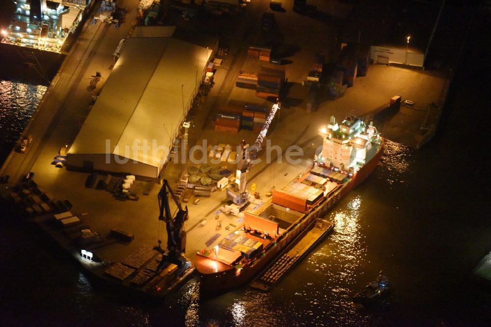 Nacht-Luftaufnahme Hamburg - Nacht- Lichter am Containerschiff am Terminal Steinwerder am Ufer der Norderelbe im Hafen im Hafen in Hamburg