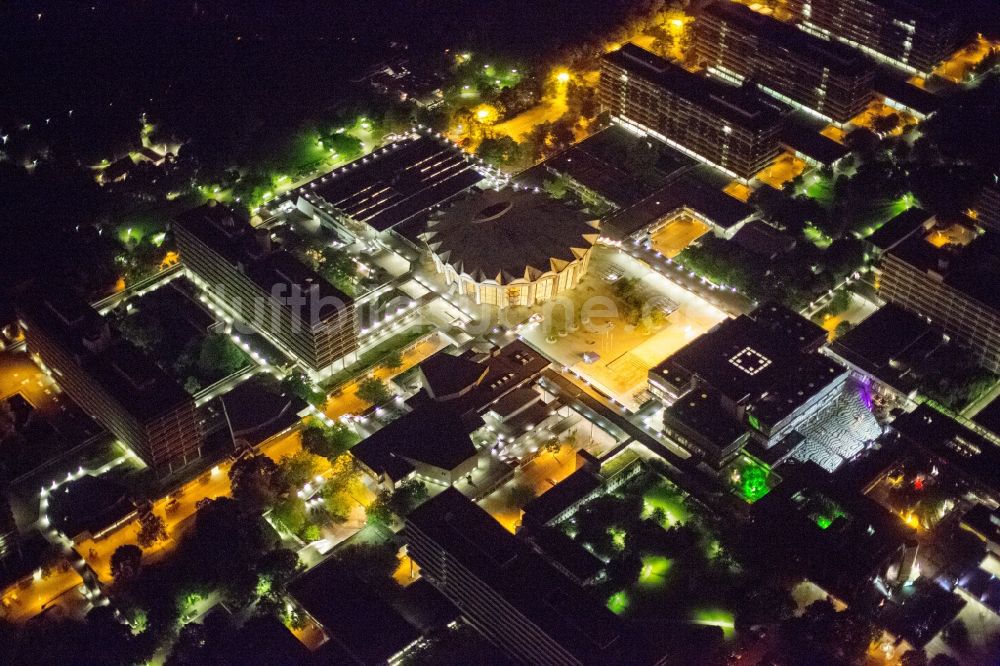 Bochum bei Nacht aus der Vogelperspektive: Nacht- Luftbild vom Campus der RUB Ruhr-Universität Bochum