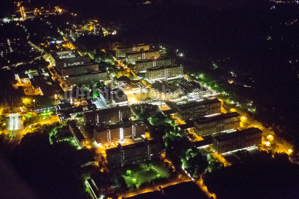 Bochum bei Nacht aus der Vogelperspektive: Nacht- Luftbild vom Campus der RUB Ruhr-Universität Bochum