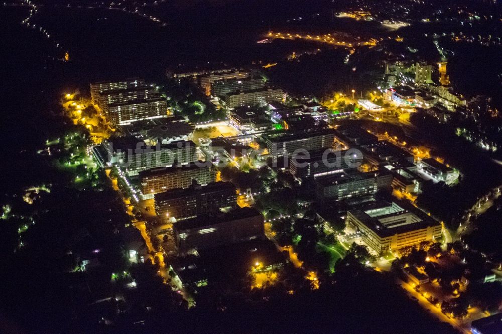 Bochum bei Nacht aus der Vogelperspektive: Nacht- Luftbild vom Campus der RUB Ruhr-Universität Bochum