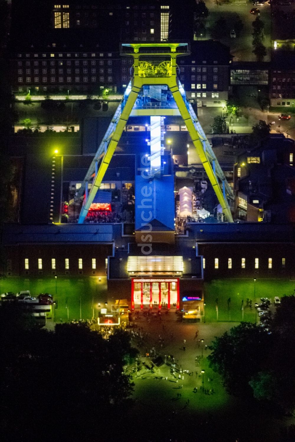 Bochum bei Nacht von oben - Nacht- Luftbild vom Deutschen Bergbau-Museum in Bochum in der Nacht der Industriekultur im Rahmen der Aktion Extraschicht 2012