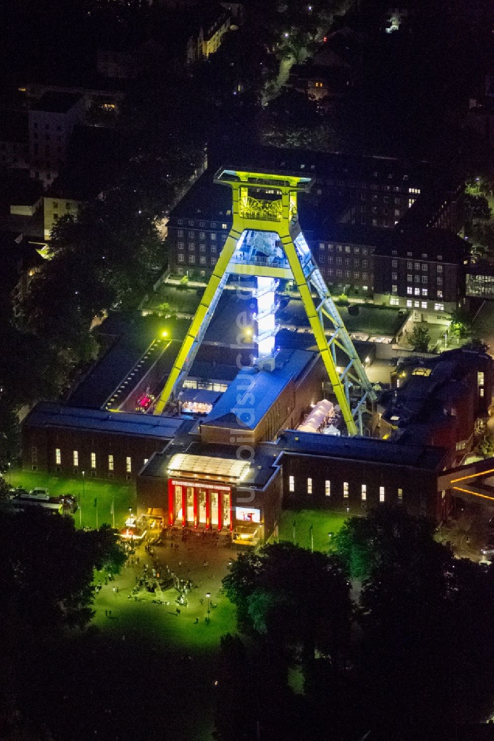 Nacht-Luftaufnahme Bochum - Nacht- Luftbild vom Deutschen Bergbau-Museum in Bochum in der Nacht der Industriekultur im Rahmen der Aktion Extraschicht 2012