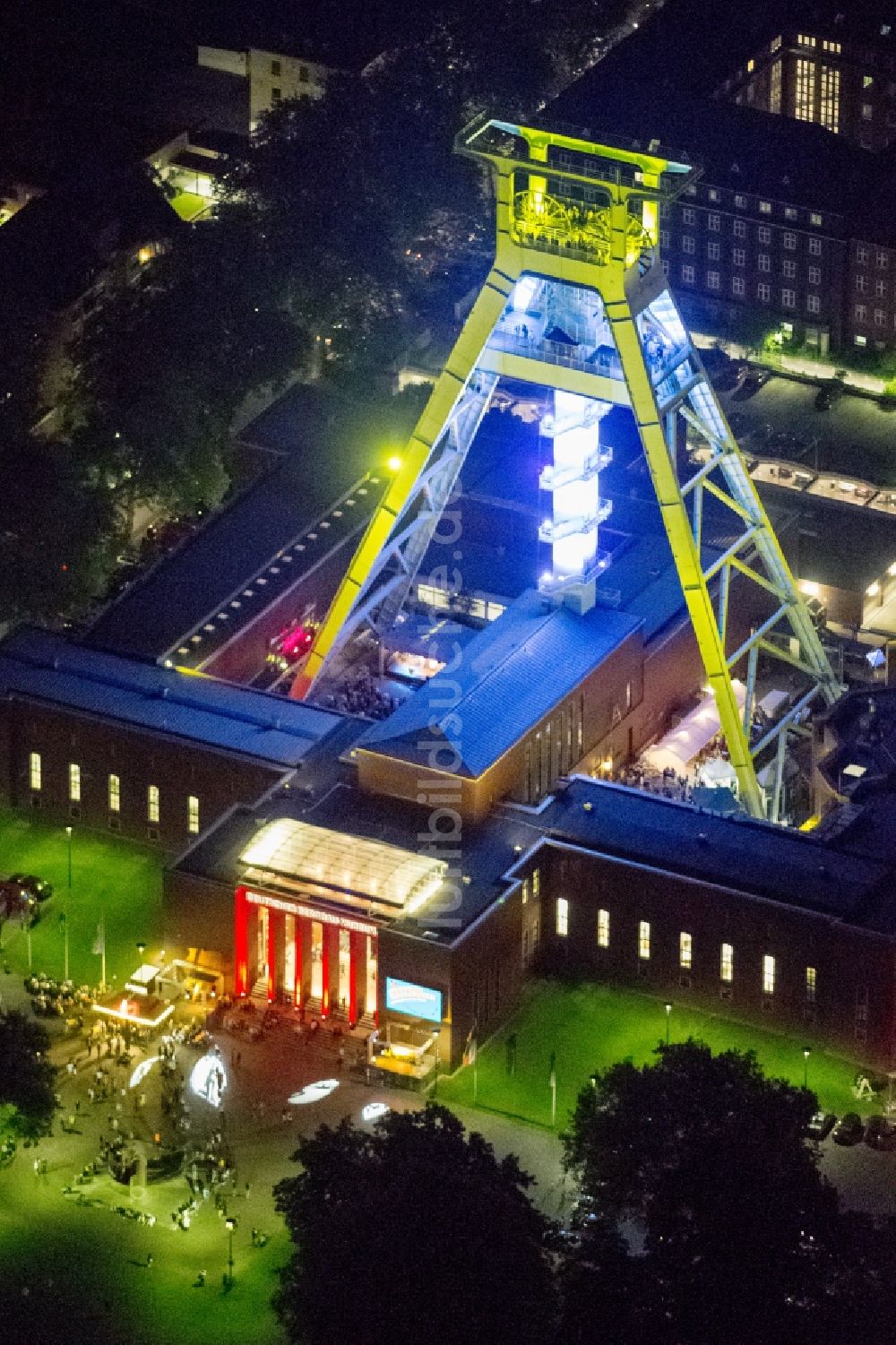 Bochum bei Nacht von oben - Nacht- Luftbild vom Deutschen Bergbau-Museum in Bochum in der Nacht der Industriekultur im Rahmen der Aktion Extraschicht 2012