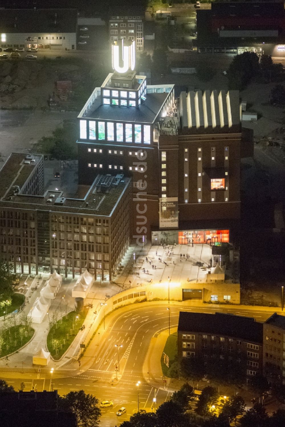 Dortmund bei Nacht von oben - Nacht- Luftbild vom Dortmunder U, dem Zentrum fuer Kunst und Kreativitaet im Bundesland Nordrhein-Westfalen