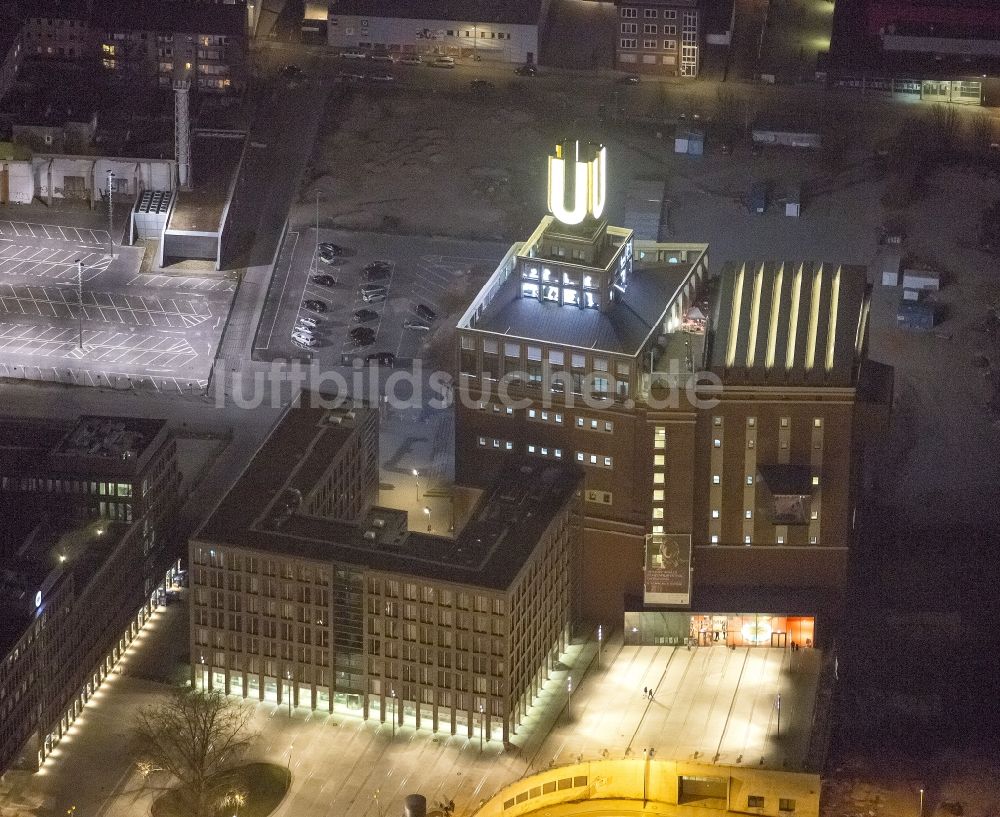 Dortmund bei Nacht von oben - Nacht- Luftbild vom Dortmunder U, dem Zentrum fuer Kunst und Kreativitaet im Bundesland Nordrhein-Westfalen