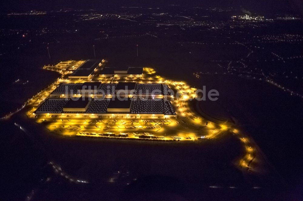 Dortmund bei Nacht aus der Vogelperspektive: Nacht- Luftbild der Europazentrale Logistikzentrum IKEA in Dortmund im Bundesland Nordrhein-Westfalen