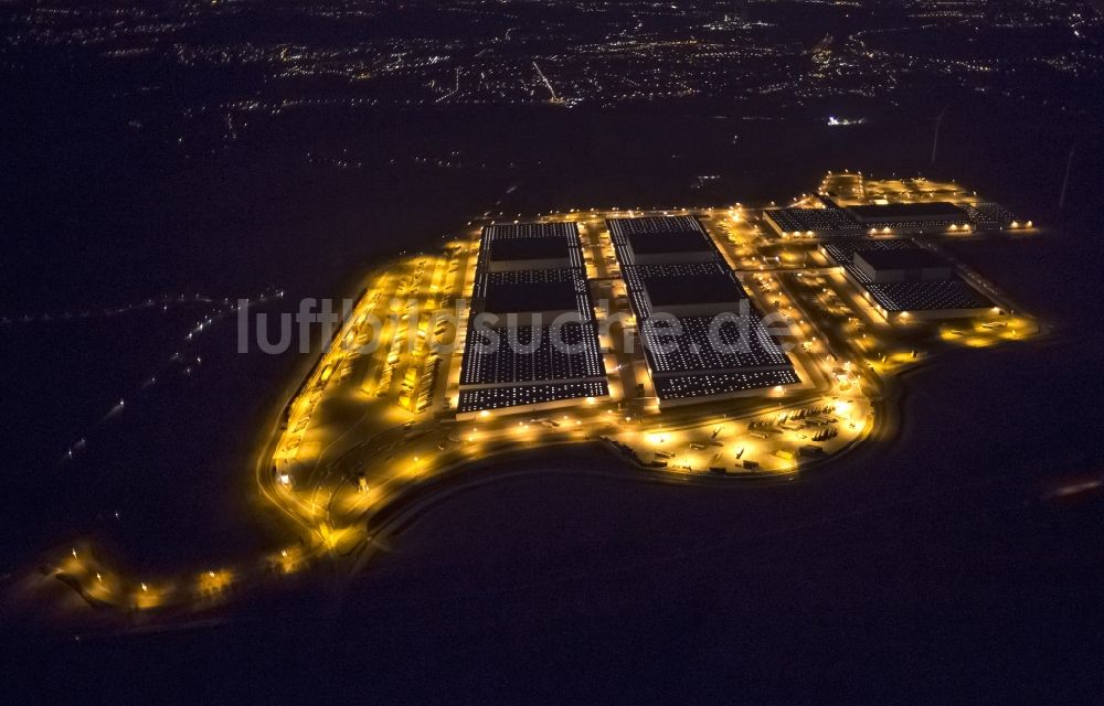 Dortmund bei Nacht aus der Vogelperspektive: Nacht- Luftbild der Europazentrale Logistikzentrum IKEA in Dortmund im Bundesland Nordrhein-Westfalen