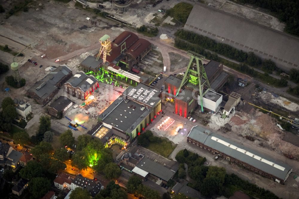 Nachtluftbild Dinslaken - Nacht- Luftbild vom Kreativ Quartier Lohberg Dinslaken und dem Zechenturm in der Nacht der Industriekultur im Rahmen der Aktion Extraschicht 2012