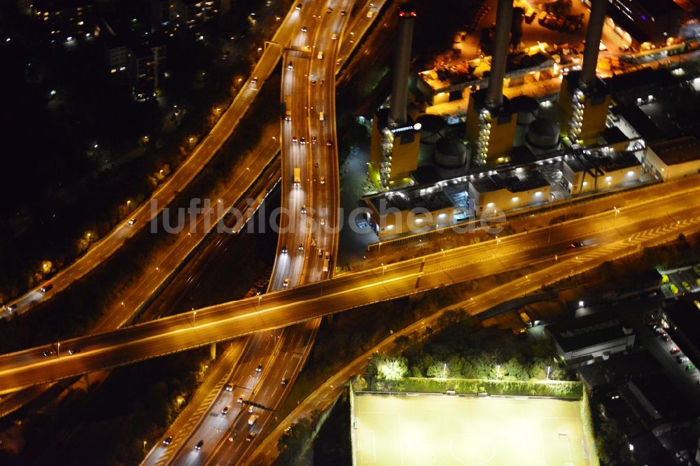 Berlin-Wilmersdor bei Nacht von oben - Nacht- Stimmung am Heizkraftwerk an der Forckenbeckstraße im Bezirk Charlottenburg-Wilmersdorf