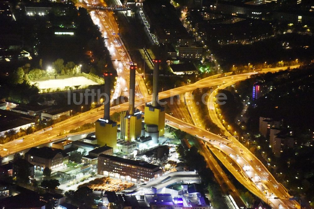 Nacht-Luftaufnahme Berlin - Nacht- Stimmung am Heizkraftwerk an der Forckenbeckstraße im Bezirk Charlottenburg-Wilmersdorf