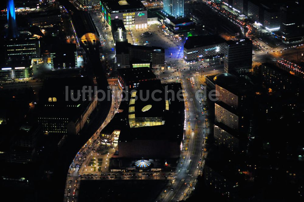 Berlin bei Nacht aus der Vogelperspektive: Nachtaufnahme Alexanderplatz Festival of Lights 2010