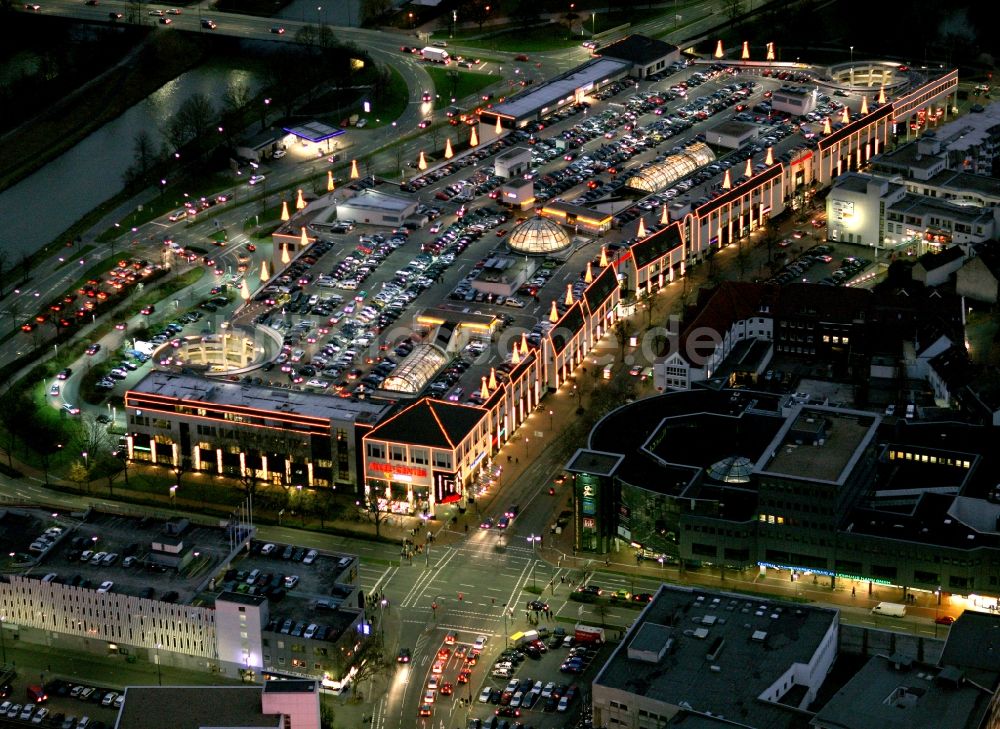 Hamm bei Nacht von oben - Nachtaufnahme vom Areal des Allee Center s der ECE an der Innenstadt in Hamm in Nordrhein-Westfalen