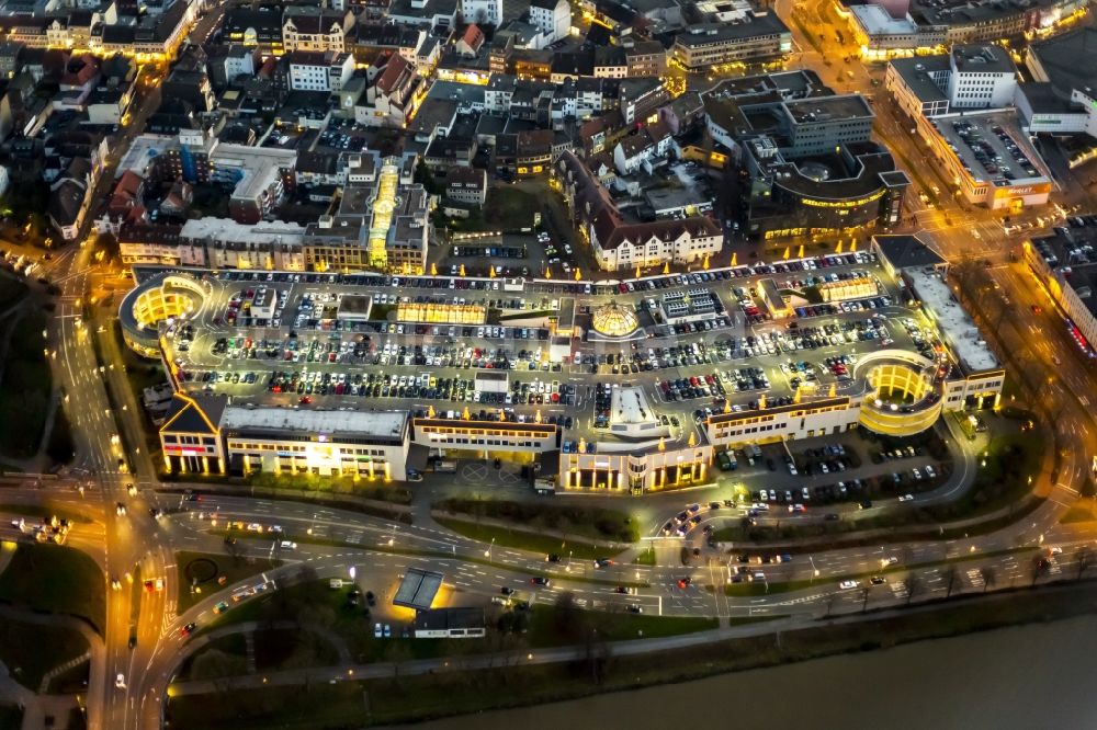 Nachtluftbild Hamm - Nachtaufnahme vom Areal des Allee Center s der ECE an der Innenstadt in Hamm in Nordrhein-Westfalen