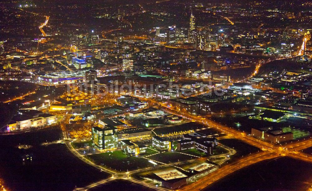 Nachtluftbild Essen - Nachtaufnahme vom Areal des ThyssenKrupp Hauptquartier als Kern des Krupp-Gürtels in Essen