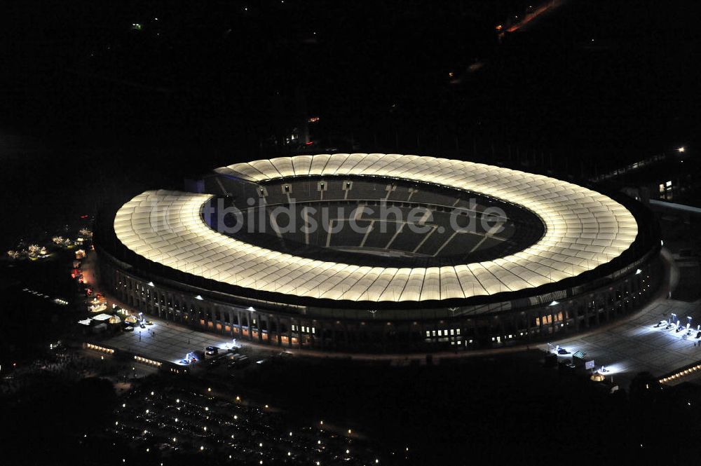 Berlin bei Nacht von oben - Nachtaufnahme Berliner Olympiastadion