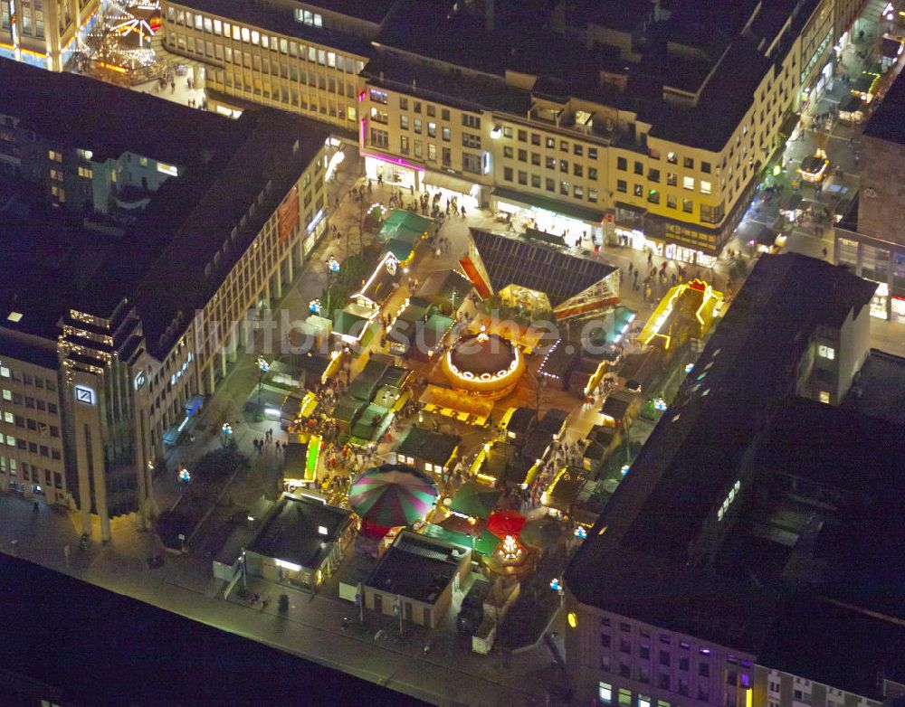 Bochum bei Nacht aus der Vogelperspektive: Nachtaufnahme Bochumer Innenstadt / Weihnachtsmärkte