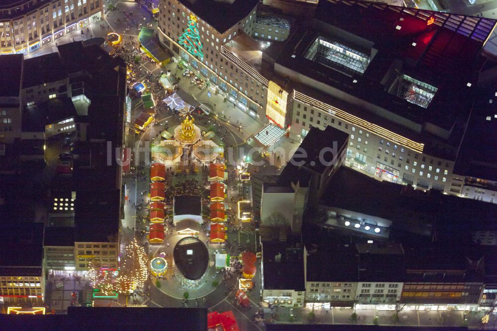 Bochum bei Nacht aus der Vogelperspektive: Nachtaufnahme Bochumer Innenstadt / Weihnachtsmärkte