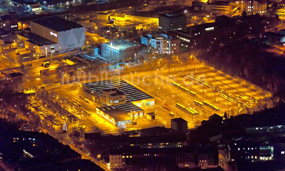 Essen bei Nacht aus der Vogelperspektive: Nachtaufnahme des EVAG-Depot und der Betriebswerkstatt in Essen in Nordrhein-Westfalen