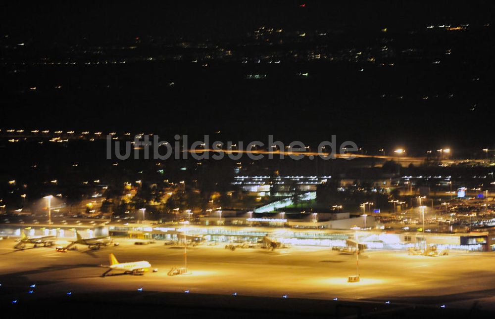 Nachtluftbild Schönefeld - Nachtaufnahme Flughafen Berlin- Schönefeld