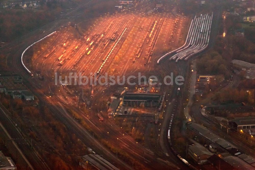 Hamm bei Nacht von oben - Nachtaufnahme Hamm Rangierbahnhof und Westfälische Drahtindustrie - WDI in Nordrhein-Westfalen