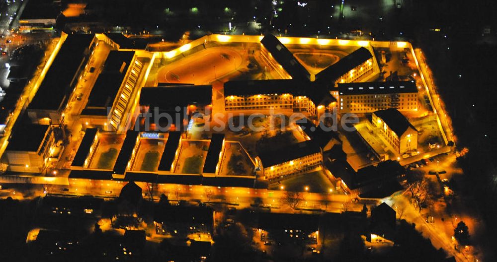 Bochum bei Nacht von oben - Nachtaufnahme von der JVA Krummede in Bochum