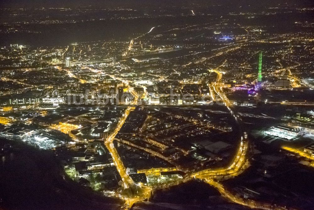 Nachtluftbild Duisburg - Nachtaufnahme vom Kreisverkehr an der Ruhrorter Straße in Duisburg im Bundesland Nordrhein-Westfalen