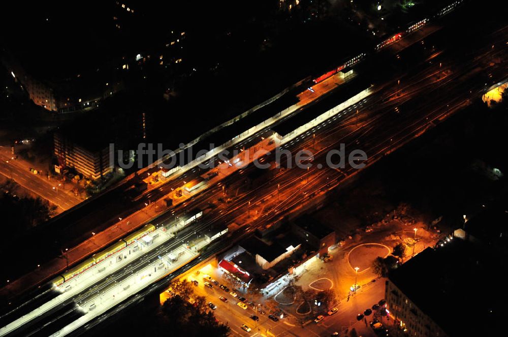 Berlin bei Nacht aus der Vogelperspektive: Nachtaufnahme / Night Shot Bahnhof Berlin-Charlottenburg