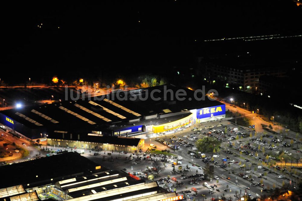 Nachtluftbild Berlin - Nachtaufnahme / Night shot Ikea Berlin-Tempelhof