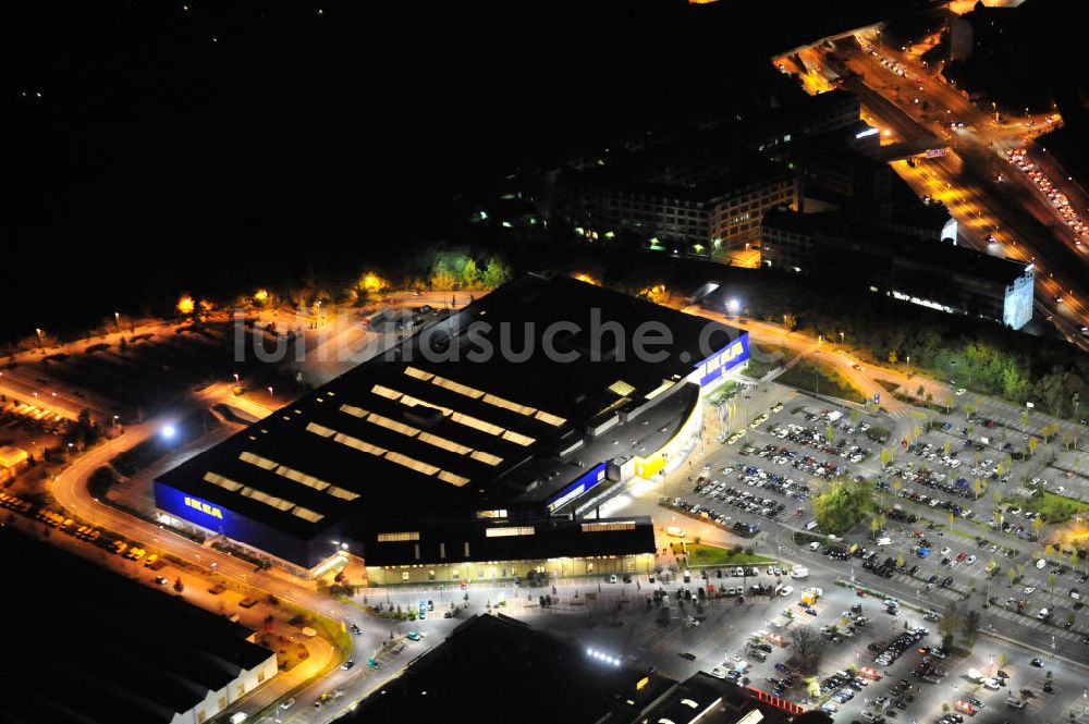 Berlin bei Nacht von oben - Nachtaufnahme / Night shot Ikea Berlin-Tempelhof