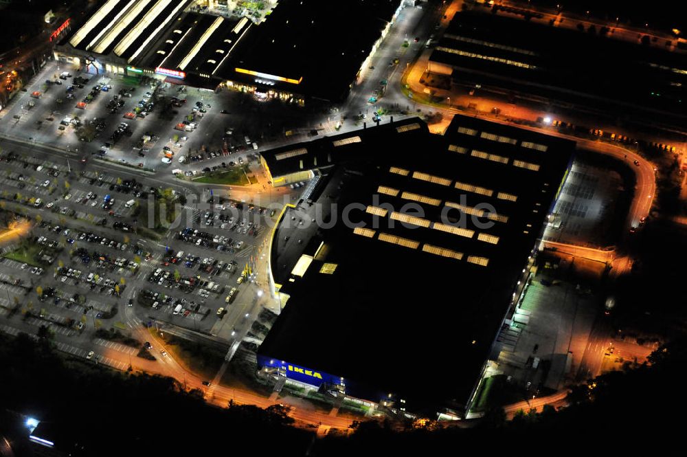 Berlin bei Nacht von oben - Nachtaufnahme / Night shot Ikea Berlin-Tempelhof