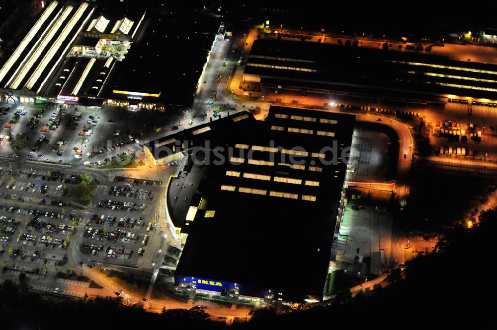 Berlin bei Nacht aus der Vogelperspektive: Nachtaufnahme / Night shot Ikea Berlin-Tempelhof