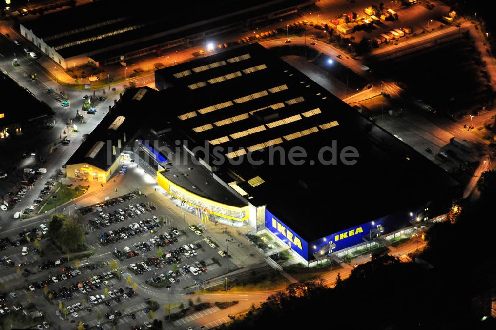 Berlin bei Nacht von oben - Nachtaufnahme / Night shot Ikea Berlin-Tempelhof