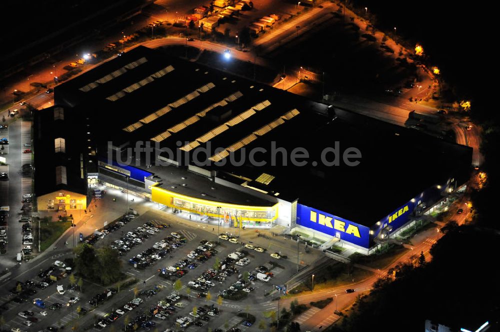 Berlin bei Nacht von oben - Nachtaufnahme / Night shot Ikea Berlin-Tempelhof