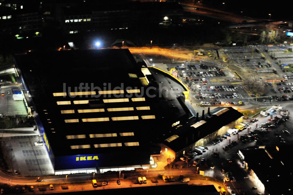 Nachtluftbild Berlin - Nachtaufnahme / Night shot Ikea Berlin-Tempelhof