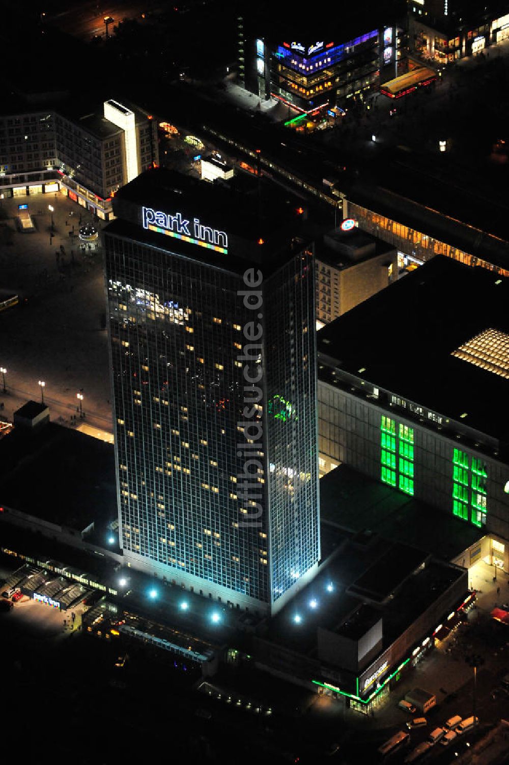 Nacht-Luftaufnahme Berlin - Nachtaufnahme / Night Shot Park Inn Hotel Berlin